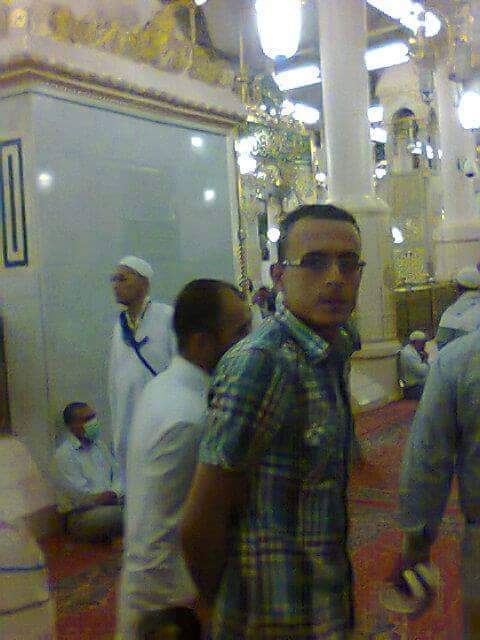 SherifEma's tweet photo. بين الصورتين عشر سنوات،، 
مرت گلمح البصر،، 
عشت حلاوة ومر الحياة فرح وحزن،،
تسارع الأحداث وتطور گسرعة البرق...
عاصرنا أجيال وتنوع بالأعمال وتعدد الفرص،،
مر علينا زملاء حُفرة الذاكرة بذكراهم وفيه من مر كمرور ��ذا الزمن، انتهت العلاقة بإنتهاء العمل الذي جمعنا به
#صورتك_قبل_10سنوات https://t.co/stT2wGdSOL
