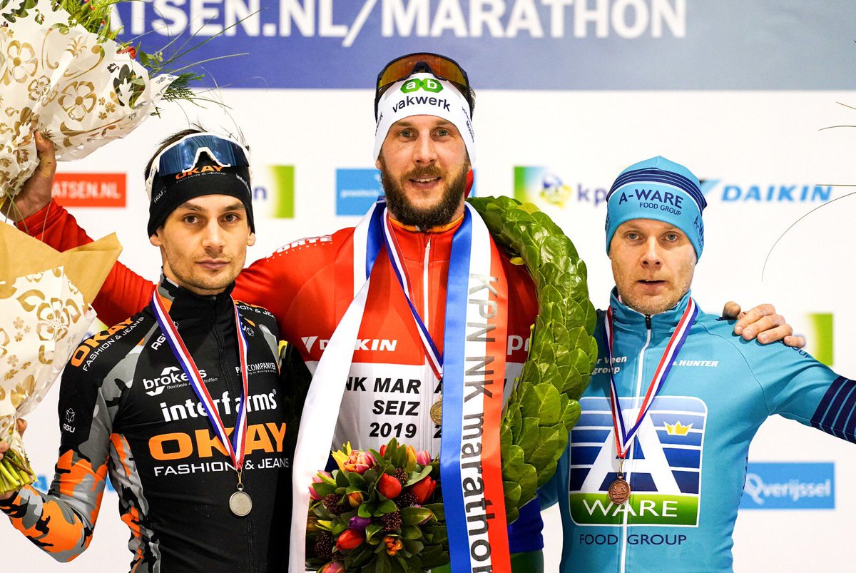 ptdevries's tweet photo. NK marathonschaatsen in Enschede met een goede koers van onze Okay mannen, maar helaas net naast de titel gegrepen achter Hekman.
🥇Gary Hekman 🥈Sjoerd den Hertog (Okay)🥉Arjan Stroetinga
#okayfashionandjeans #interfarms #brokers #everydayriding
📸timsimaging https://t.co/jge1lW0X1R