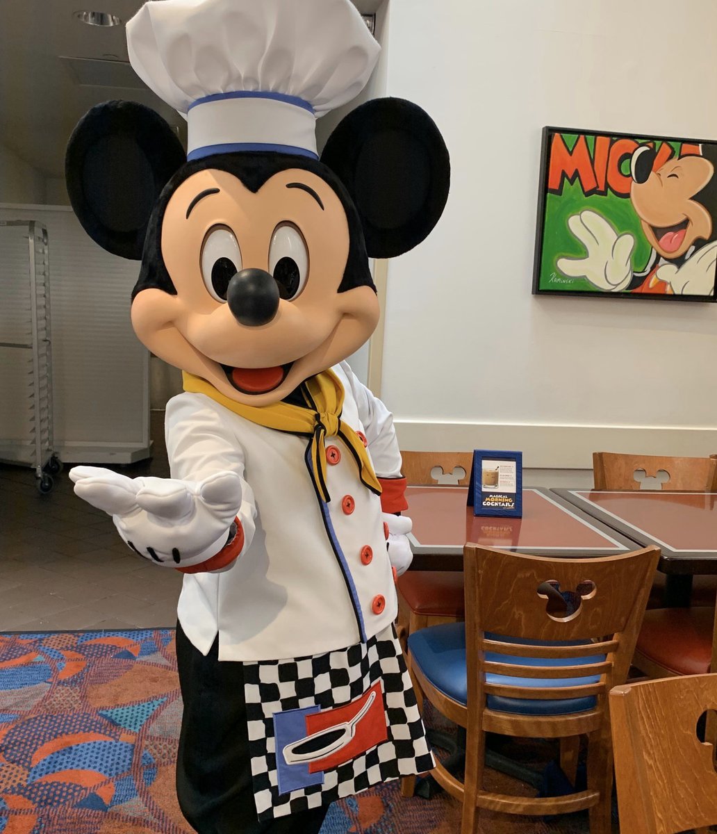 Wjtテーマパーク課 明けましておめでとうございます 新年のご挨拶をシェフミッキーでして参りました 今年もたくさんの情報をお届けできるように努めてまいります よろしくお願いします Wdw ディズニーワールド ウォルトディズニーワールド 海外
