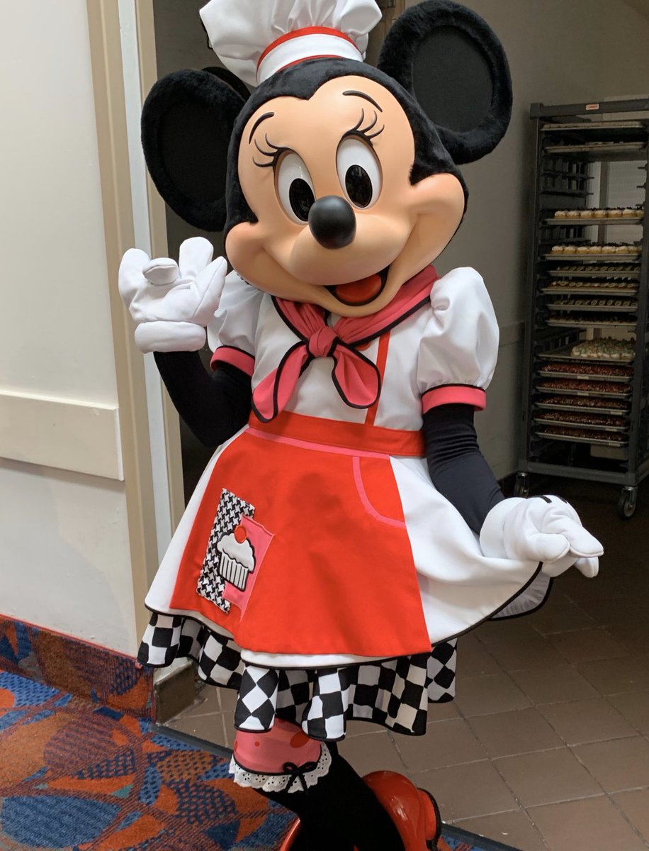 Wjtテーマパーク課 明けましておめでとうございます 新年のご挨拶をシェフミッキーでして参りました 今年もたくさんの情報をお届けできるように努めてまいります よろしくお願いします Wdw ディズニーワールド ウォルトディズニーワールド 海外