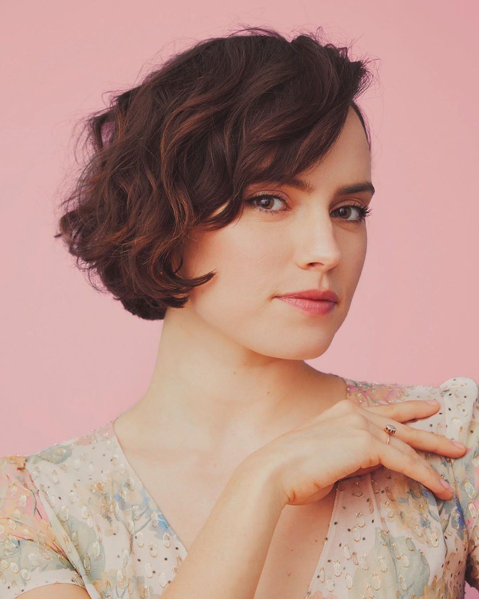 tornapart_solo's tweet photo. || #WAW (Women Appreciation Wednesday) is going to be dedicated to the 7, yes seven wonderful and inspirational Rey(s) that I've been given the chance to write with, banter and laugh with but also vent to about /the Overlords/ of Disney. I'll add a thread for each one, below. https://t.co/wIXe2UIp1J