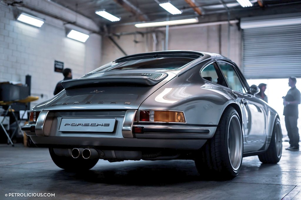BCJr's tweet photo. #HappyNewYear2020 2All!π₯β¨
#Massive #WednesdayWant
#Porsche #911HotRod Beauty!π
@singervehicles Build no.π―
@PorscheRetail @Porsche911UK
@PorscheSauce @oliveri_pablo
@HelenGoff @SHopemaster
@jim_knipe @PFSClassics
@Bertieschip @vividcloudofwat
@FAFBulldog @LienhardRacing ππ₯ https://t.co/AyLwxES9LO
