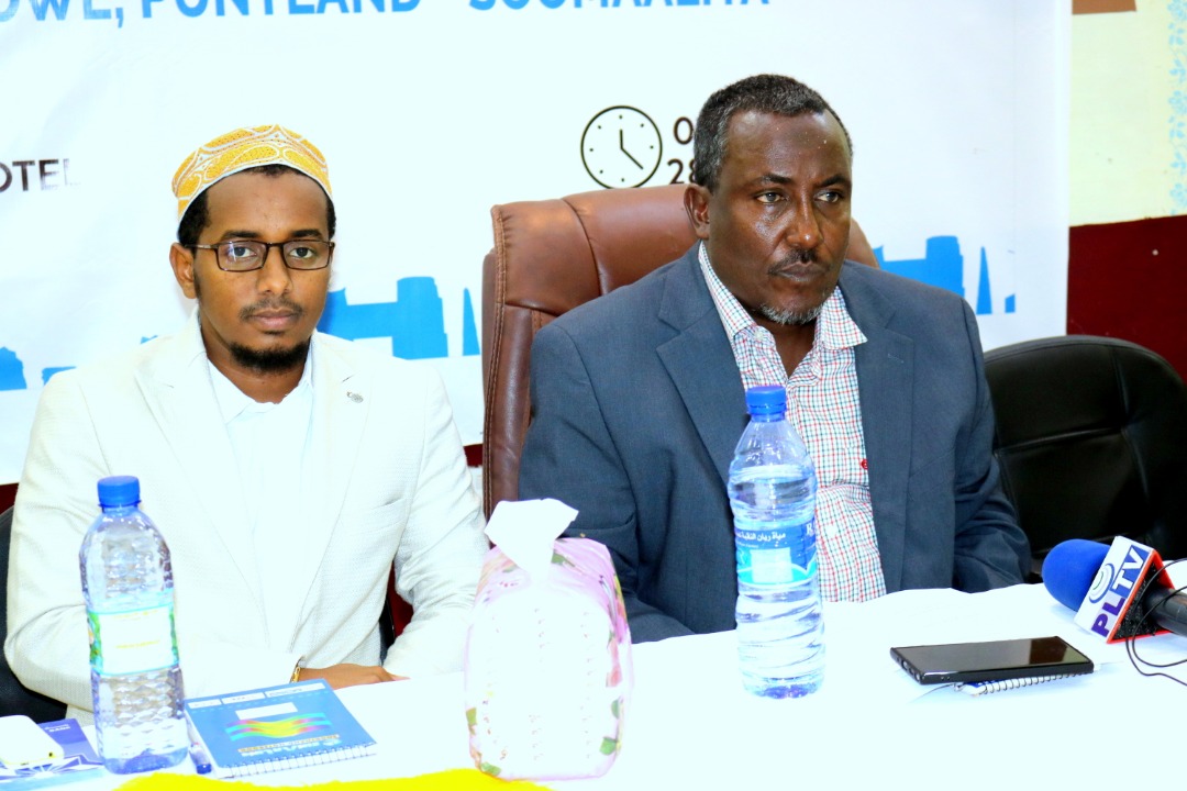 MUDAN_Network's tweet photo. On 28 of Dec,2019, #MUDAN held a dailogue forum btw the MPs of P/L Parlaiment led by Deputy Speaker &amp; CSOs/Community in Garowe whereby the speaker was asked very senstive questions on elections, laws making, treats, corruption, &amp; ousting the former Speaker. @caresom @UNDPSomalia https://t.co/JT8AaUgx80