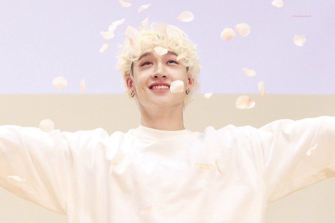 ♡ day 1 of 365 ♡Chris, happy new year!!! I hope 2020 is filled with love, happiness, success and all the good things the universe has in store for you. I can’t wait to follow you along this year and to see you shine brighter than ever. —  @Stray_Kids  #방찬