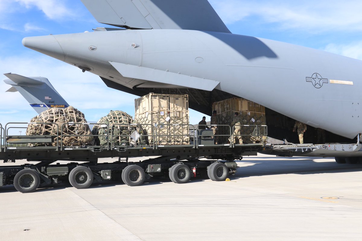 82ndABNDiv's tweet image. Today, hundreds of All American Paratroopers boarded @usairforce C17 Globemaster aircraft and headed to the  @CENTCOM area of operations. We are incredibly proud of what @Strike_Hold Paratroopers have done over the last 18 hours.  Nuts!