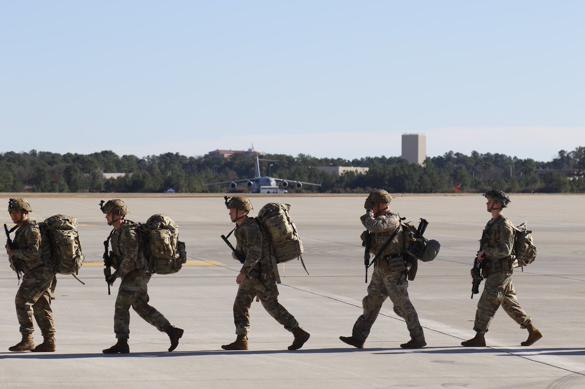 82ndABNDiv's tweet image. Today, hundreds of All American Paratroopers boarded @usairforce C17 Globemaster aircraft and headed to the  @CENTCOM area of operations. We are incredibly proud of what @Strike_Hold Paratroopers have done over the last 18 hours.  Nuts!