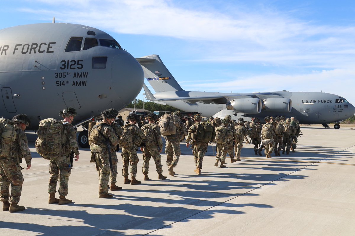 82ndABNDiv's tweet image. Today, hundreds of All American Paratroopers boarded @usairforce C17 Globemaster aircraft and headed to the  @CENTCOM area of operations. We are incredibly proud of what @Strike_Hold Paratroopers have done over the last 18 hours.  Nuts!