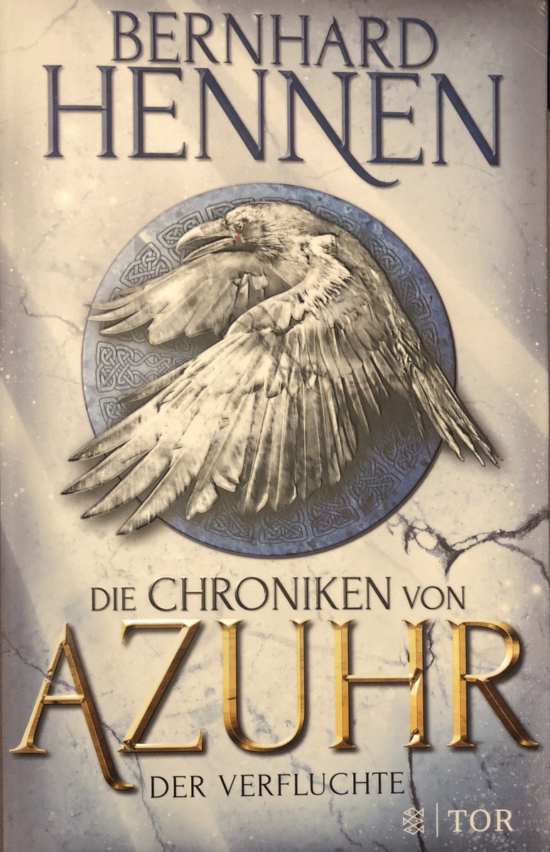 Den_Pen_'s tweet photo. 1. #Buch2020

„Die schimmernden Federn leuchteten im Abendlicht.“

Bernhard Hennen Die Chroniken von Azuhr - Der Verfluchte
#Buchbeginn #Bücher #lesen #BücherListe2020 https://t.co/6zaOStDx60