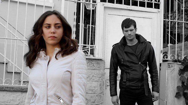 Kalbi çirkin insanlara sırtınızı ezberletin.