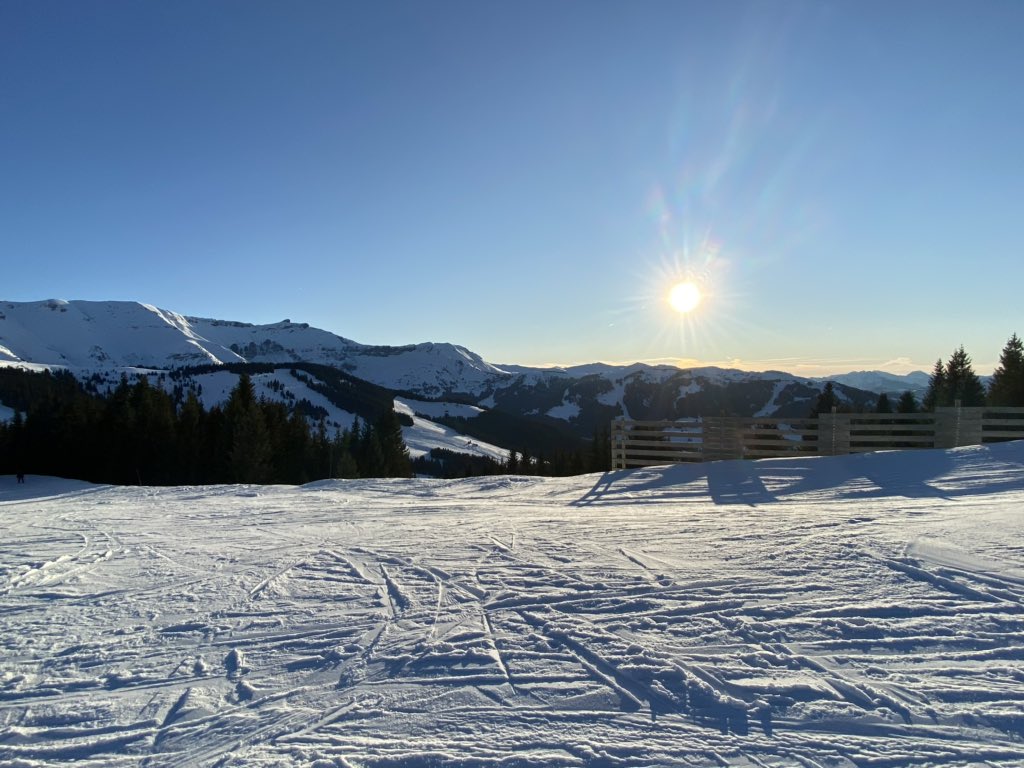 Blanc de Blancs aujourd’hui à #Megève! Great way to start the new year! 🎿🍾🥳
#Champagne
#bonneannée 
#HappyNewYear2020 #HappyNewYear 
#Megève 
#France