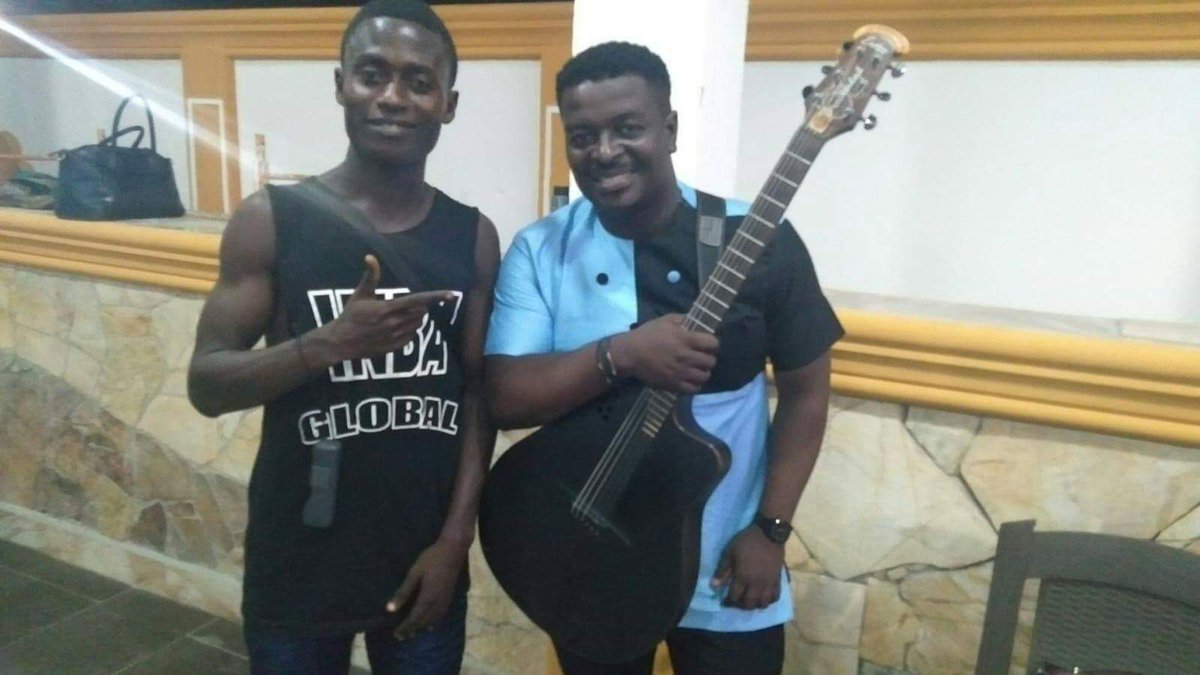 Rapfada2's tweet photo. Great to meet Kumi Guitar https://t.co/VSqTSVBZ56