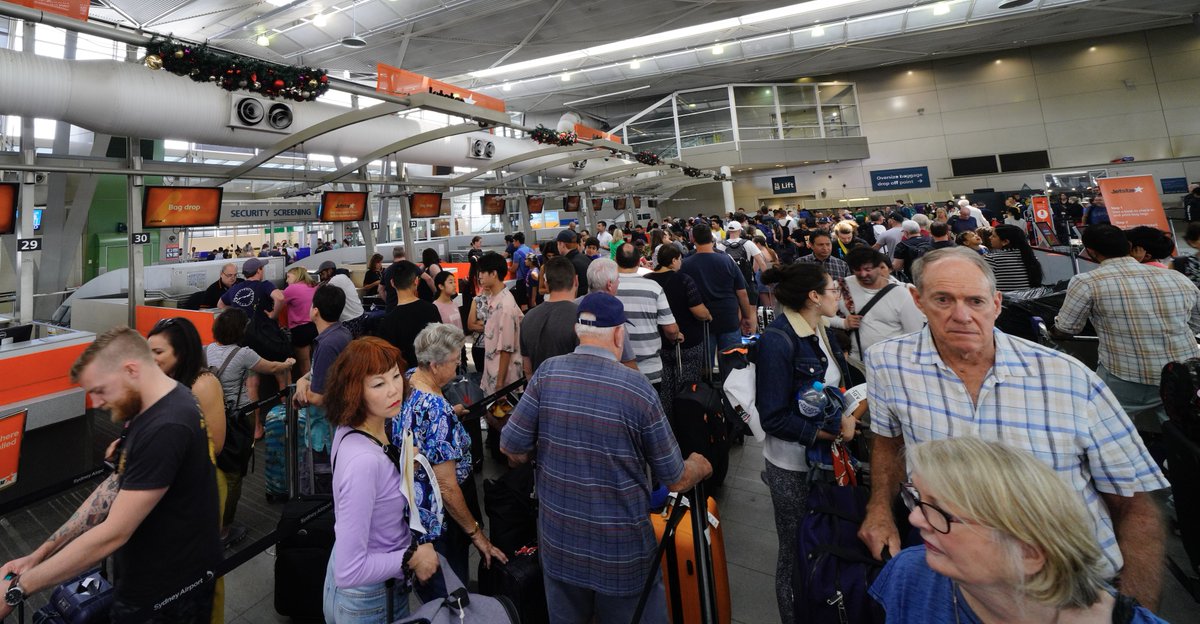 michael_s_y_lee's tweet photo. The huge #AirportQueue on #NYD at #SydneyAirport
#Jetstar had most desks closed, and no automated bag drops - as usual.
Their bagdrop line was so long that it blocked access to the security scanners.
Surely airport management should get them to improve their act! https://t.co/IMnvxOYcS4