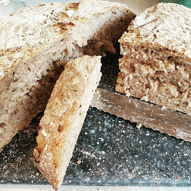 wingsnscales's tweet photo. This is not going to last long.... i got this recupe from #breadtopia it is amazing...
.
#ryebread #rustic #beautiful #rye #delicious #yummy #yum #crunch #handmade #homebaking #bread https://t.co/r1mwS74wDW https://t.co/fffAyI0Ldg