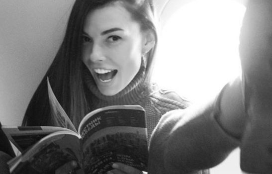 ClaraLehmann13's tweet photo. Fliegen und Lesen 😍 https://t.co/IMRsNX9Yr4