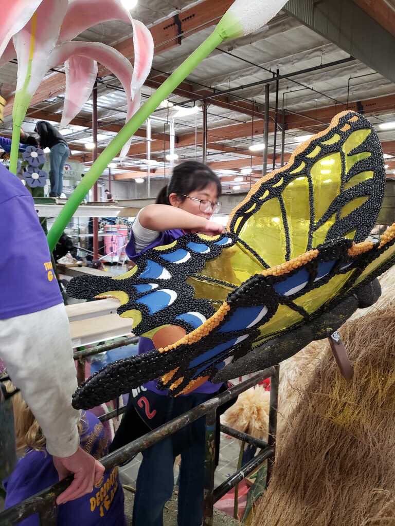 lionsclubs's tweet image. Lions and Leos from around the United States and the world attended the 2020 #RoseParade to help decorate and march in this year’s Lions float “Hope for 20/20.” Thank you for showing us the #PowerOfHope today and every day! Happy New Year!