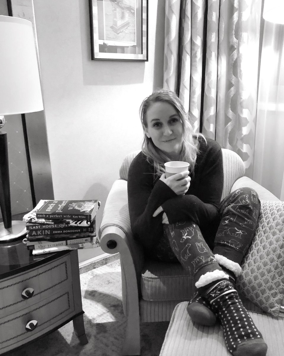 TeamLH_Candy's tweet photo. Today to launch the new year, we launched the #readingresetcollective  over on IG. A new direction and a new mindset for the new year. Taking back reading to the bones of why we do it. For the joy. 

Join us. We’d love to have you. https://t.co/QzNBF6AfWg