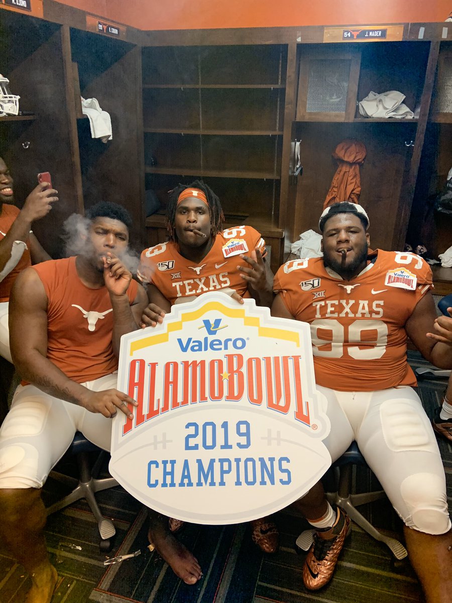 jmariiiiiiii's tweet photo. Ending my career a champion and started off the new year a champion. Whew!!! Words can’t describe this feeling. Thank you to my brothers, coaches, and Longhorn Fans 🤘🏾🧡
#Hookem https://t.co/w3Nldw7imC