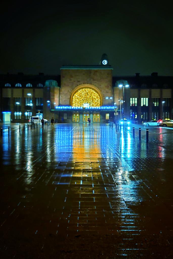 SampsaKettunen's tweet photo. Helsingin rautatieasema, Helsinki railwaystation 30.12.2019.
#helsinki #rautatieasema #railwaystation #ilta #evening #night #yö #heijastus #reflection #loves_reflections #loves_reflection #lovesreflections #2019 #aspmas #sonyxperia5 https://t.co/cWLIWlEyEh