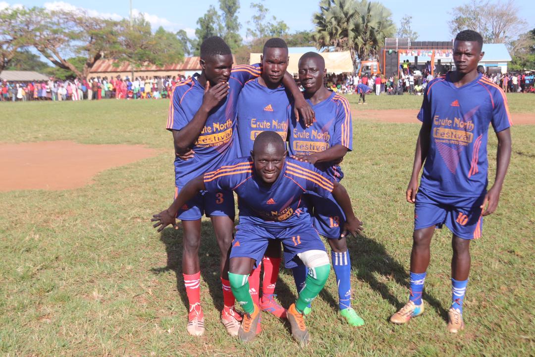 EruteNorth's tweet photo. Chief Guest, The Foreign Minister of Lango Cultural Foundation "Awitim me Lango" Chief Peter Okello Oyo, the team before kick off through the captaincy of Erute North Select team, Jackob.
Supporting Education Through Sports.
#ENF #YaliTransformation #NTA #APLP @OChrishian https://t.co/l4wW8k5ZLq