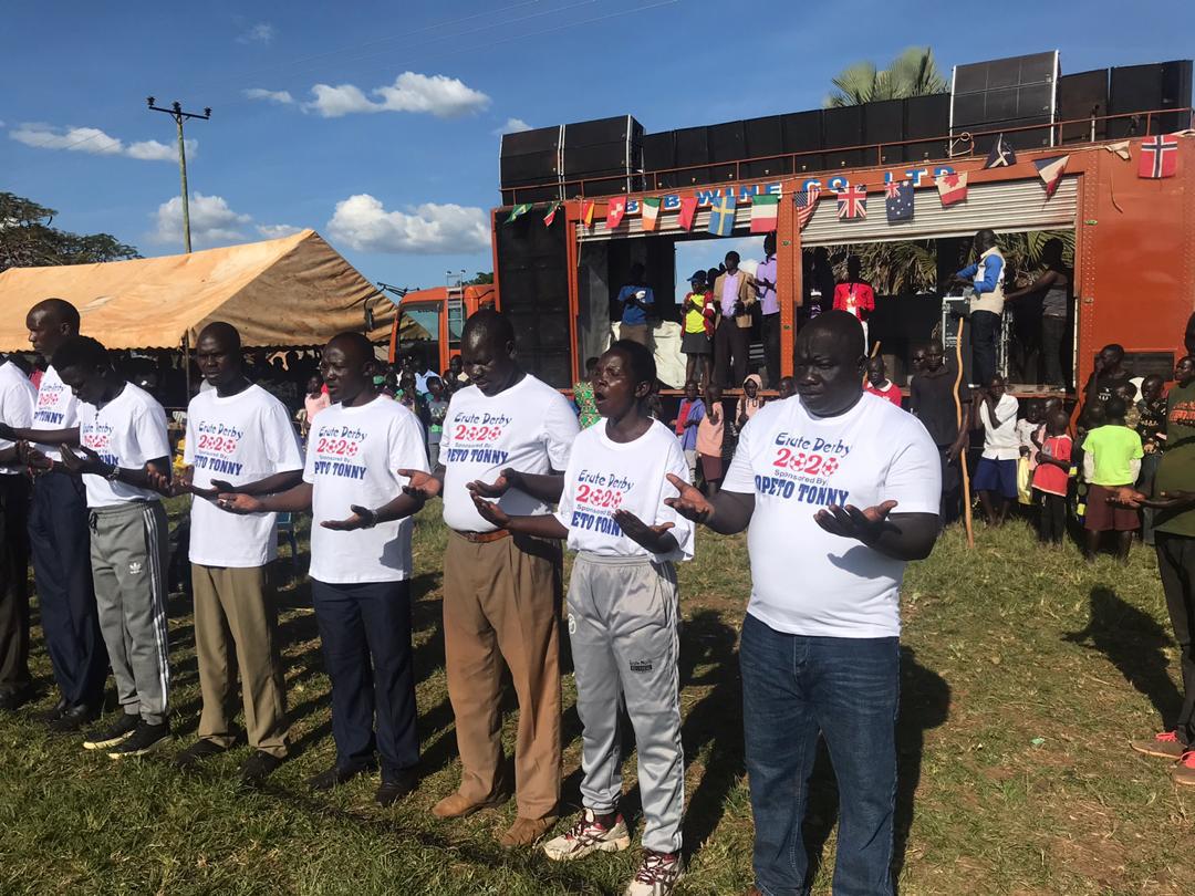 EruteNorth's tweet photo. Chief Guest, The Foreign Minister of Lango Cultural Foundation "Awitim me Lango" Chief Peter Okello Oyo, the team before kick off through the captaincy of Erute North Select team, Jackob.
Supporting Education Through Sports.
#ENF #YaliTransformation #NTA #APLP @OChrishian https://t.co/l4wW8k5ZLq