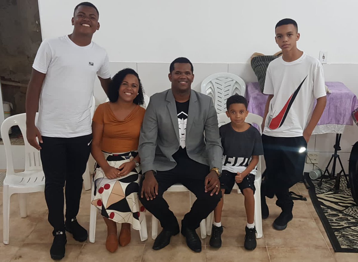 RenataIzaias496's tweet photo. Gratidão eterna ao meu senhor!!!
Ditado popular de hoje que está na boca da galera "elas que lutem"
Na verdade eu quero dizer que eu quero é lutar sempre💪,pois com as minhas lutas está ai a minha família
#Euquerolutar
#Euqueroevencer
#Euquerorealizar
#Bemvindo2020 https://t.co/0reKks0mTE
