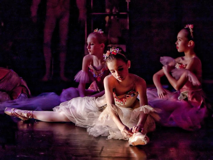 JEO6591's tweet photo. #BalletFascination #Backstage #BalletPhotography by #RichardCalmes https://t.co/vz5L3Ek55b
