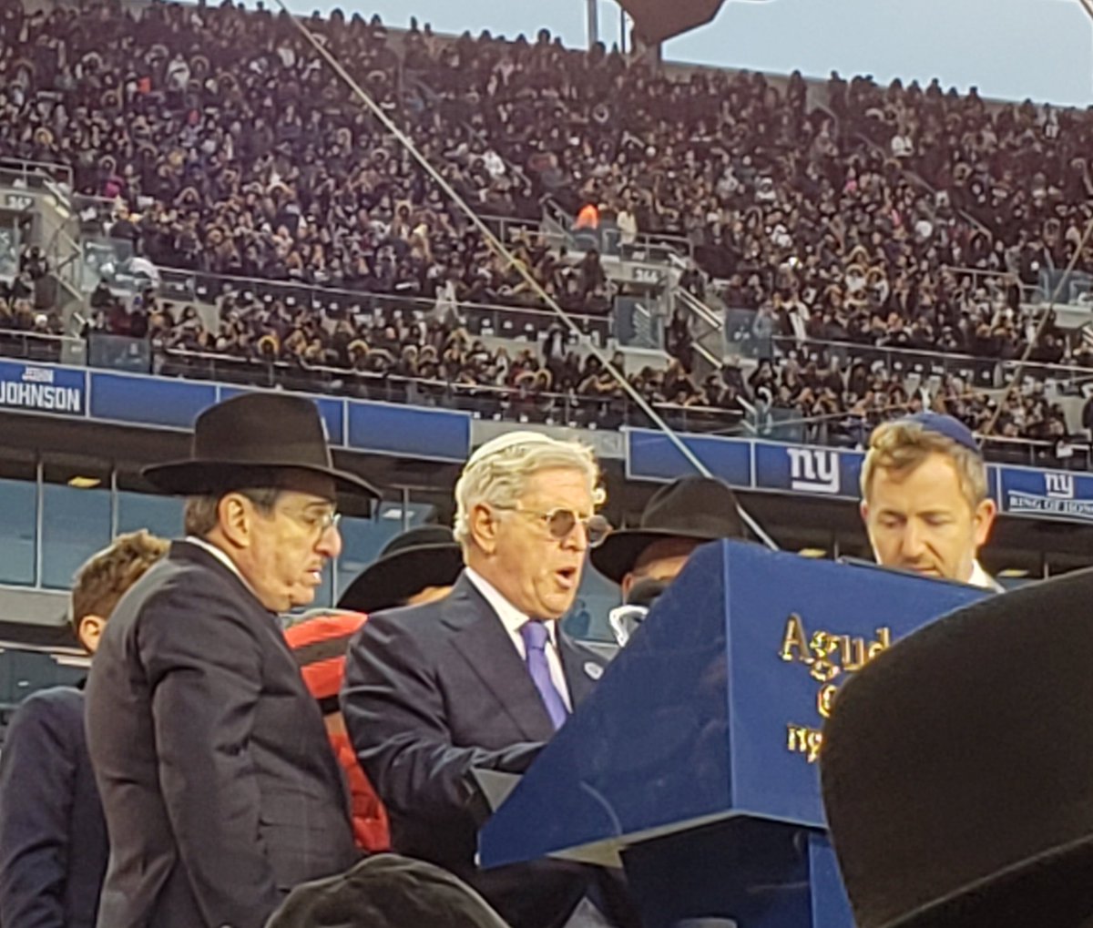 JoshMehlman's tweet photo. Two dynamic leaders who helped make the incredible #SiyumHashas for hundreds of thousands worldwide possible @AgudahNews
Chairman Sol Werdiger (with Jay Schottenstein) and @AgudahNews Trustee @ChaskelBennett 
#OneNationOneSiyum #Siyum2020 https://t.co/5TzNcK4zlg