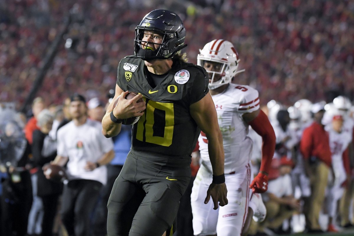 col_mrice's tweet photo. My word, Herbert's eyes as he scores the game-winning touchdown in the #RoseBowl. Excellent photo by Mark J. Terrill of the Associated Press @AP_Sports https://t.co/rxw90L3zPf