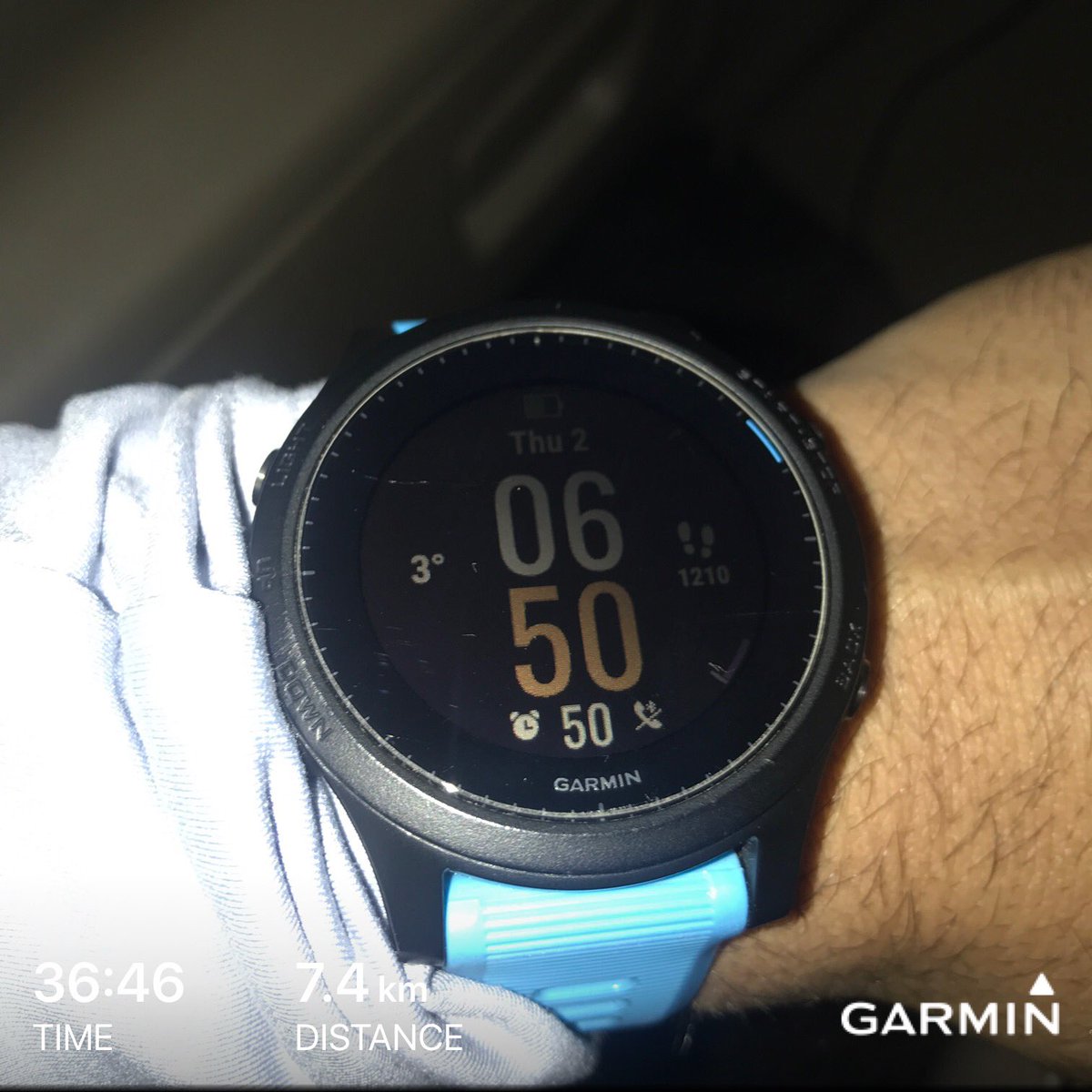 TrainWithGagan's tweet photo. 7km Tempo Run in 3 Degrees and AQI touching 500 😔 Got my 20 cigarettes for the day in 20minutes 😓 Can someone save North India from this pollution scare 😟 @delhigovernment @mygovindia @narendramodi @garminindia @reebokrunningsquad @trainwithgagan https://t.co/tU0DFWD8K0