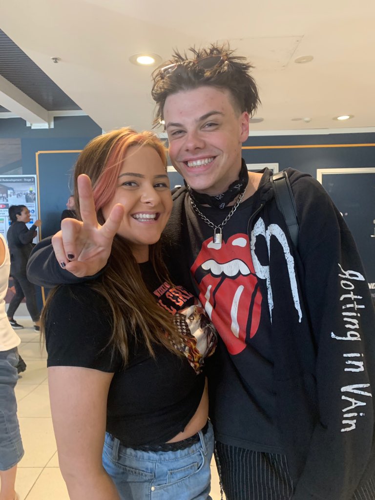 Di__maree's tweet image. Breaking this poor blokes heart because I’m working instead of going to his show 😭 why you gotta do this to me? @yungblud