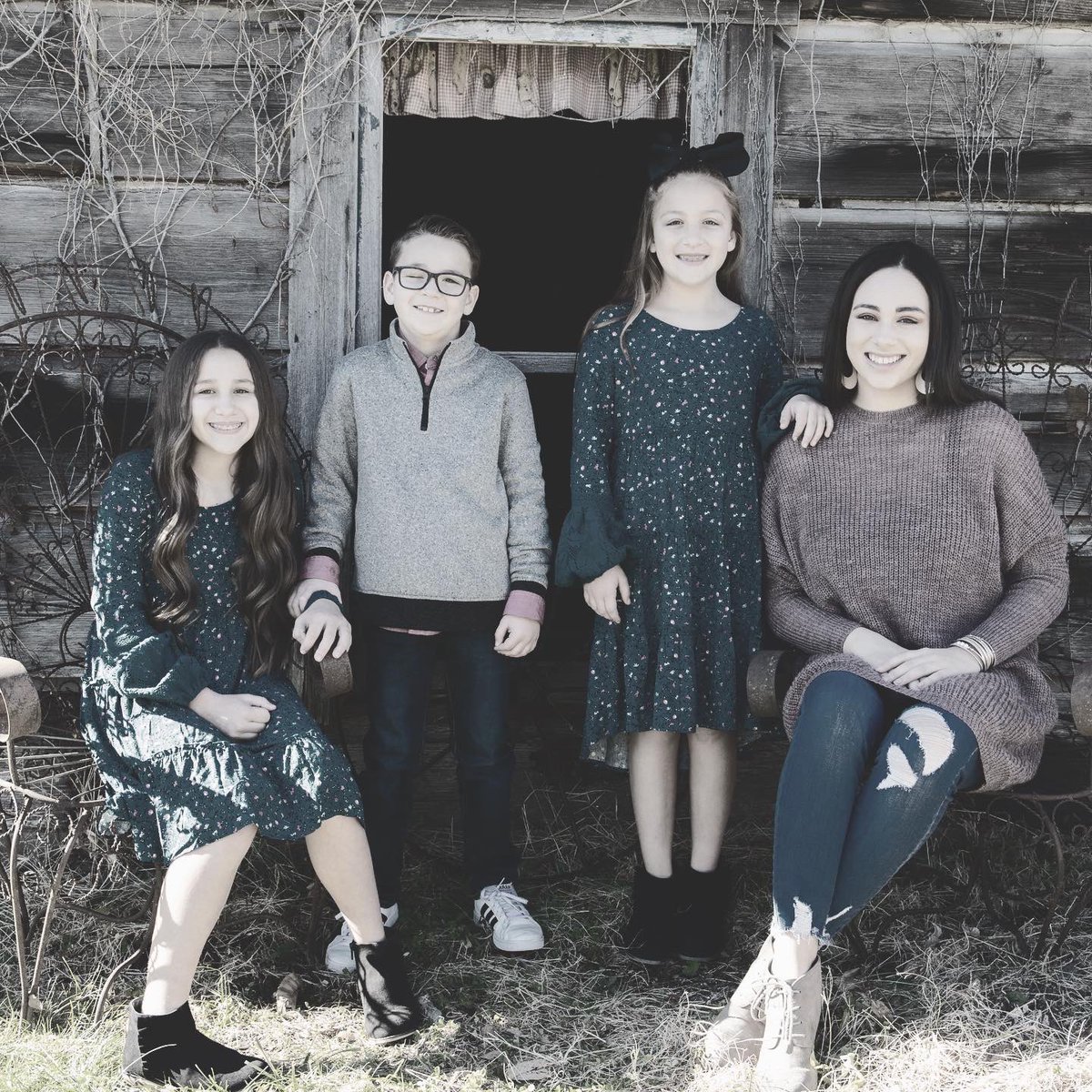 ChangingAce's tweet image. ❤️Goodbye 2019 you were a rollercoaster of good, bad and lots of growth. But 2020 is starting off with exciting new adventures and dreaming bigger then ever. Stay tuned for some BIG Things Coming Soon ❤️ changingaceboutique.com #boutique #fashion #smallbusinessowner #family