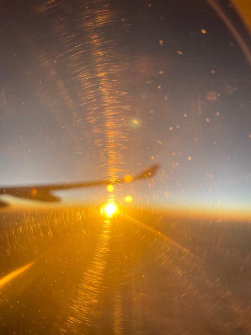 あけましておめでとうございます。  昨年は新しいことにチャレンジさせていただいた年でした。  今年も自分らしく精進していきます！！  上空からの初日の出お納めくださいw https://t.co/yT<a href="/tag/%E3%83%A9%E3%83%BC%E3%83%A1%E3%83%B3%E6%97%A5%E6%9C%AC%E4%B8%80%E6%B1%BA%E5%AE%9A%E6%88%A6"class="tags"><span>#ラーメン日本一決定戦</span></a><a href="/tag/%E7%89%B9%E7%B4%9A%E9%B6%8F%E8%95%8E%E9%BA%A6%E9%BE%8D%E4%BB%8B"class="tags"><span>#特級鶏蕎麦龍介</span></a><a href="/tag/%E5%AF%BF%E8%A3%BD%E9%BA%BA%E4%B8%AD%E8%8F%AF%E3%81%9D%E3%81%B0%E3%82%88%E3%81%97%E3%81%8B%E3%82%8F"class="tags"><span>#寿製麺中華そばよしかわ</span></a>