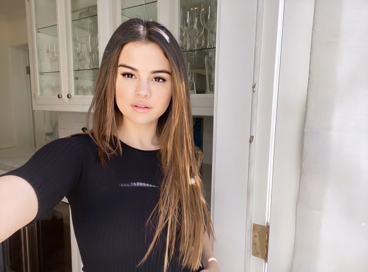 selena gomez              selena gomez 
start of the                   end of the 
decade                          decade