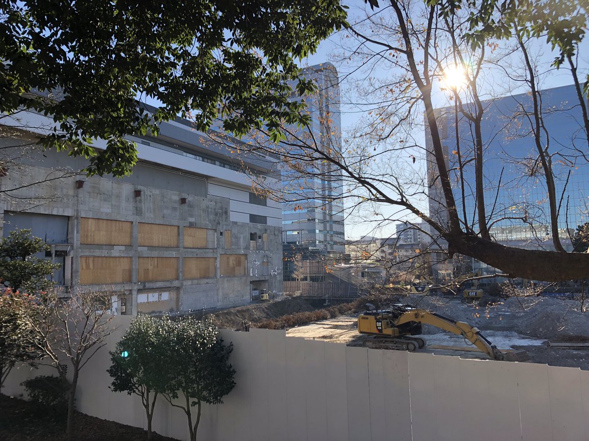 T斎藤 つくばエクスプレスができて15年 栄華繁栄を極めるかと思ったつくば駅周辺の衰退が激しい 西武 百貨店は閉鎖 ジャスコは取り壊し センタービルの店舗は軒並み撤退 そびえ立つライトオン本店も移転 こんな人類滅亡後みたいな未来が来るなんて