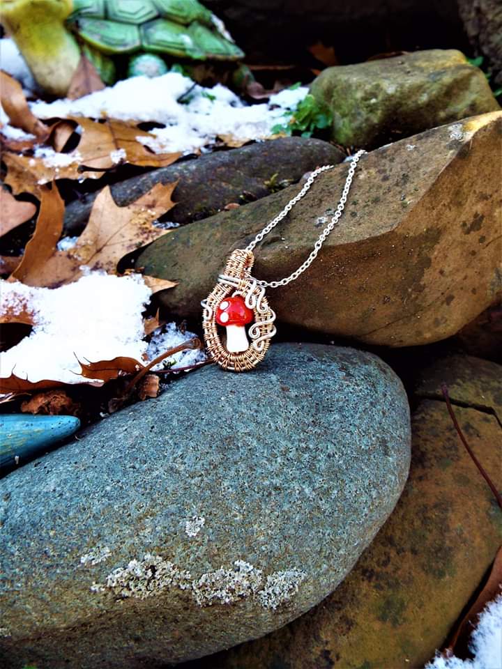 Magic mushroom pendant! 
#wirewrap #metaljewelry #akronohio #akronartists