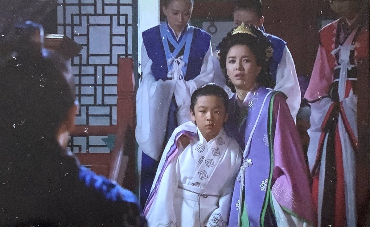 スー シンイ で 慶昌君 キョンチャングン を演じた チェ ウォノン くん 階伯 1話で発見 ここでは 心優しい幼少期のウィジャ王を演じていました V このドラマでも 辛い人生を歩みそうな予感