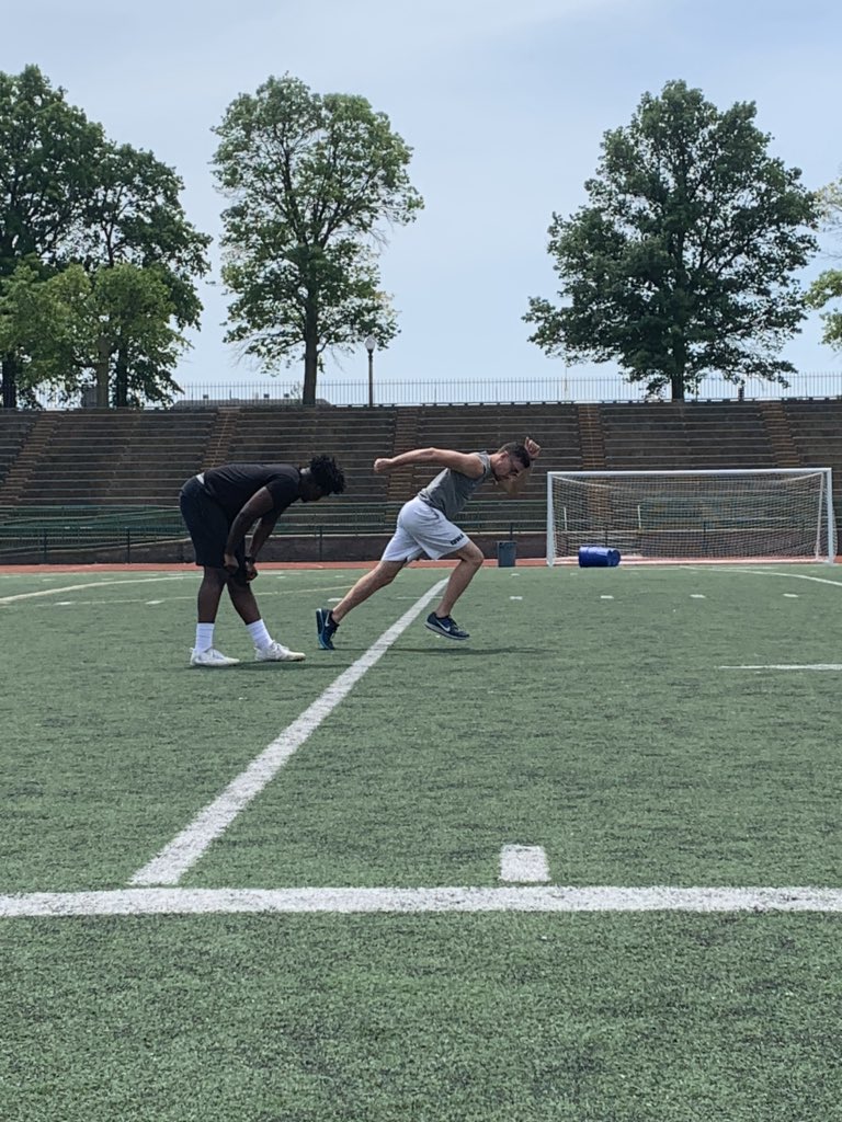BrendanThompsn's tweet photo. NFL combine and draft aren’t too far away. Will be in STL working on camp/combine prep with area athletes. Working everything from biomechanics, power development, body positioning, strategy & execution, and all things speed! Come get some work in! #SpeedKills #ExcelTeam https://t.co/cXuWV9HZ86