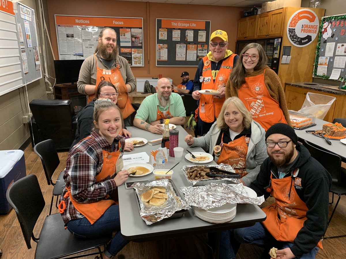 Pabasel12's tweet photo. Bringing in the new year with our orange family, pancakes and sausage!! Yummy! #2020Vision  @homedepot2771 @bobsaniga @kathyraglin840 @HDjackie2771 https://t.co/d6iirweqiL