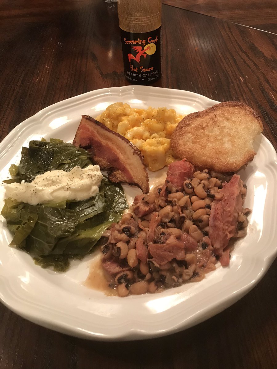 Lee_Cheeks's tweet photo. New Year’s Day traditions in The South! #NewYears2020 #tradition #southernfood #LeesRubs #Lees421 #ScreamingCockHotSauce #Foodie #collardgreens #BlackEyedPeas https://t.co/7hbQNBXnPr