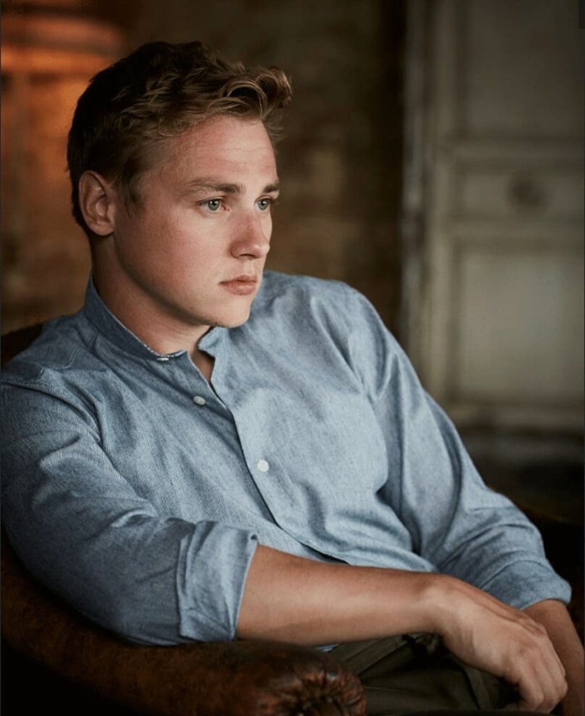 So somebody is now 29 years old. 1991 was a great year, so...

HAPPY BIRTHDAY BEN HARDY SEU LINDO! 