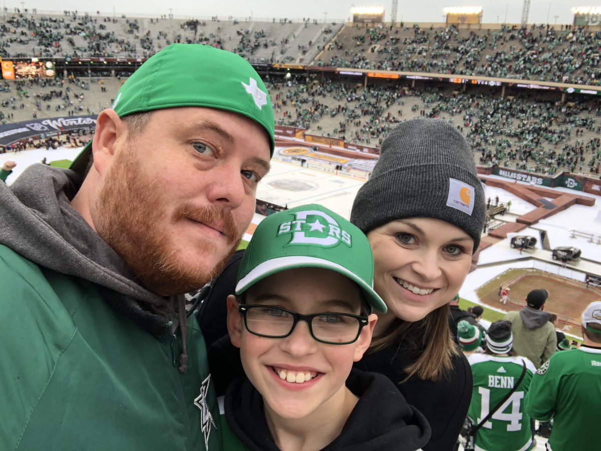 Pez1865's tweet photo. Crowd management was a bit of an issue, but for a once in a lifetime event, it was a pretty amazing experience. #WinterClassic  #GoStars https://t.co/D3yZgrZIyr