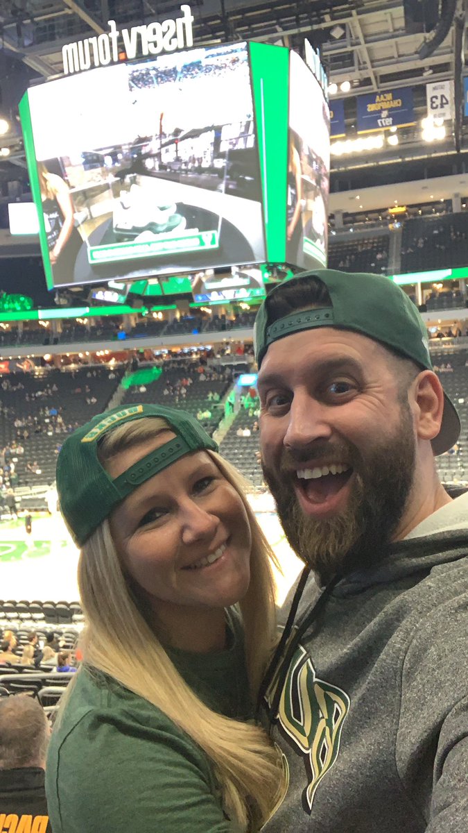 hdtywagner's tweet photo. GoBucksGo!!! #kohlscourt #herfirstbucksgame https://t.co/32TTKlr7hv