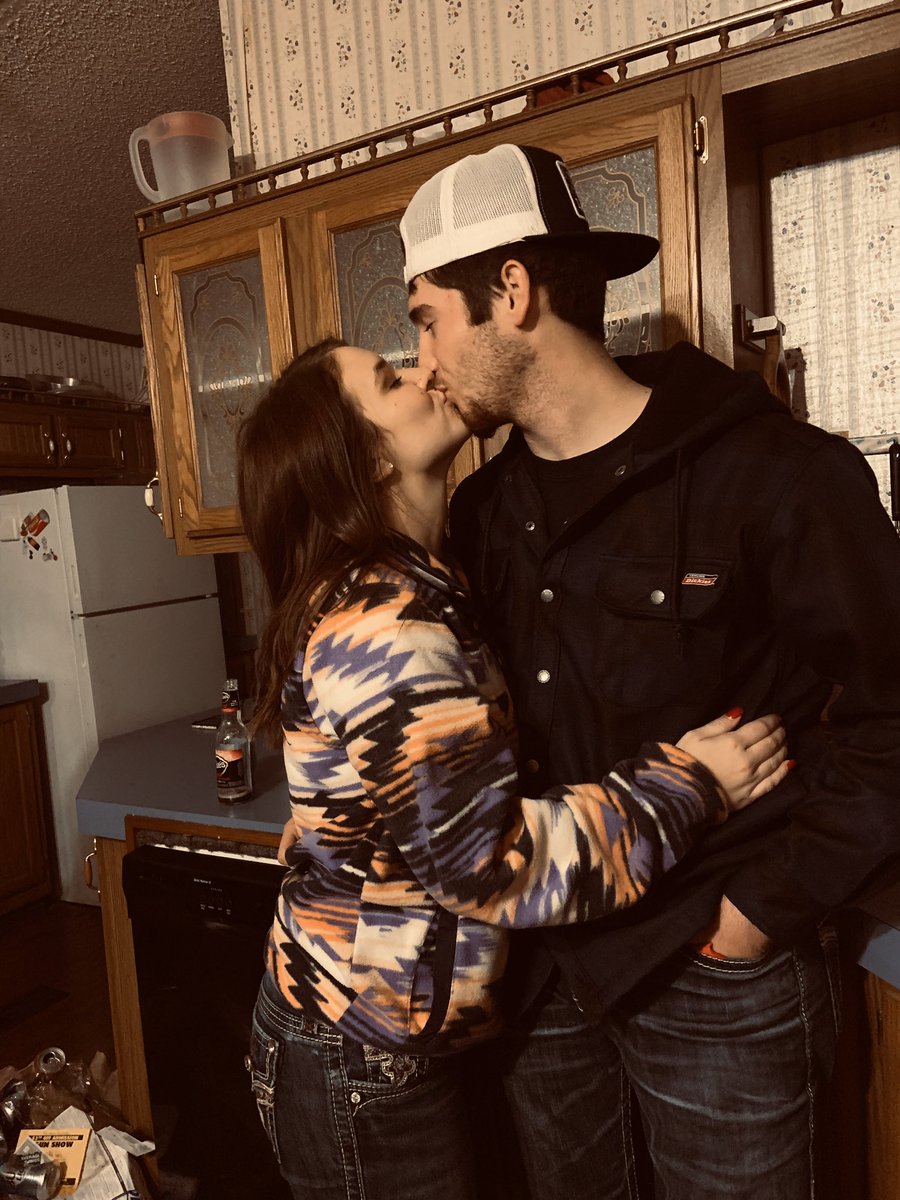 cheyennetrnr's tweet photo. hello 2020 &amp; hellooo handsome😍🎉❤️ https://t.co/mdhNDCS8V7