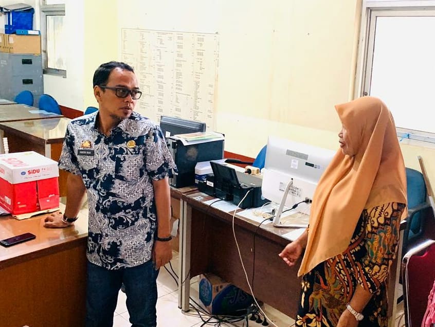 Mengawali hari kerja di tahun 2020, pagi ini Camat Mariso <a href="/Andi_HarunRani/">Harun Rani</a> langsung melakukan sidak dalam rangka optimalisasi pelayanan di Kantor Lurah Tamarunang dan Bontorannu