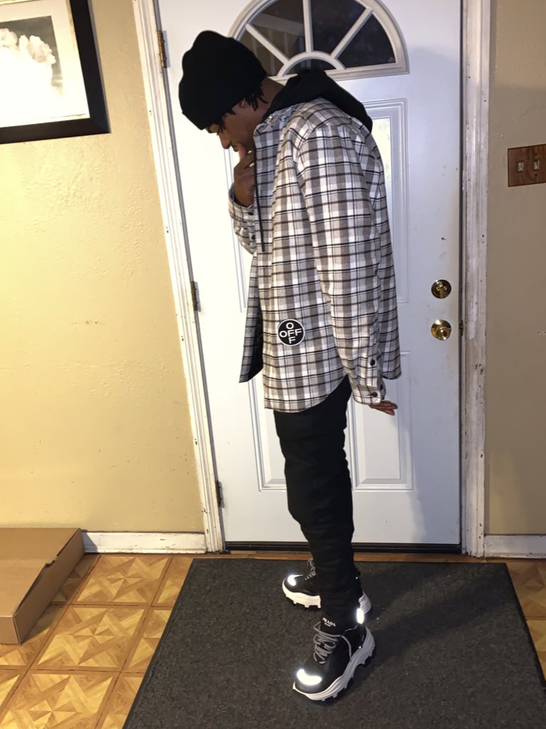 Purp_nd_Bars's tweet photo. I Know My People Prada Me 🏆💞🖤 #NewYearSameMe #pcdmempire🌎💸💯 #2020 https://t.co/o3nfii8gkO