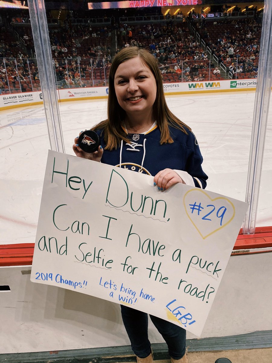 KnappMckenzie's tweet photo. Thanks @vince_dunn for the best souvenirs from Arizona!! @StLouisBlues https://t.co/S8lcRG3Nzf