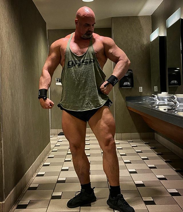 BruceWarfield's tweet photo. First workout of the Roaring 20s. I’m excited to make more progress this year under the guidance of my personal trainer, Jasen Kohli. #officialgasp #motivation #workout #gym #  #fitness #bodybuildinglifestyle #bodybuilding motivation #jacked #fitfam #nrб… https://t.co/872KzlPPTu https://t.co/0143ZnAQ7W