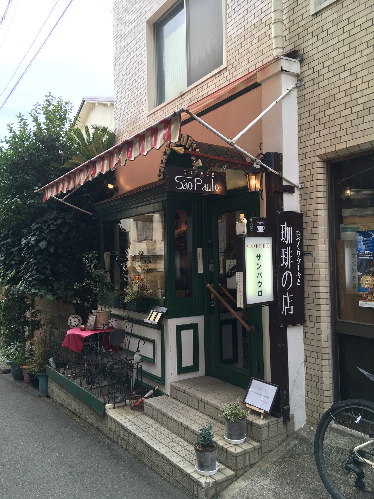 Daisuke Itoh 伊藤 大祐 در توییتر 神戸市中央区山本通2丁目 サンパウロ チーズケーキ 北野異人館街付近 映画 繕い裁つ人 の撮影にも使われてたお店 マスターの手作りで レモンシロップ漬けも手作り スフレっぽい雰囲気もあるチーズケーキは 少しの酸味と Daisuke Itoh 伊藤 大祐 در توییتر 神戸市中央区山本通2丁目 サンパウロ チーズケーキ 北野異人館街付近 映画 繕い裁つ人 の撮影にも使われてたお店 マスターの手作りで レモンシロップ漬けも手作り スフレっぽい雰囲気もあるチーズケーキは 少しの酸味と
