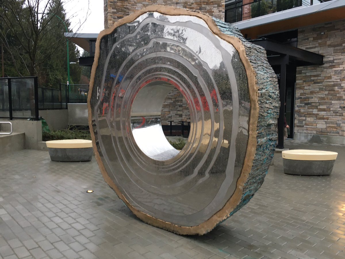 EdithHYLi's tweet photo. There is something different every time I go home. This time - a beautiful dendro sculpture “Dendrochron”. https://t.co/iRlUwmag56