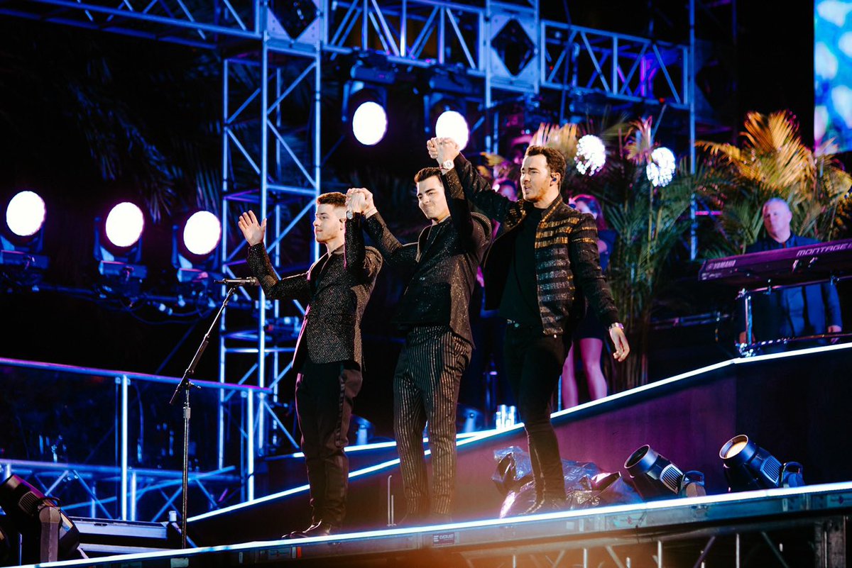 Jonas Brothers tweet media